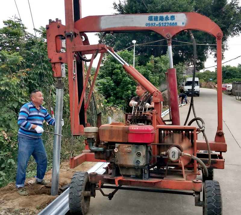 福建PG电子承接福建各地高速乡村道路波形护栏工程 (图2) 福建PG电子承接福建各地高速乡村道路波形护栏工程 (图2)
