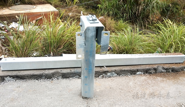 龙岩至漳州段高速公路三波波形护栏安装改造03 龙岩至漳州段高速公路三波波形护栏安装改造03