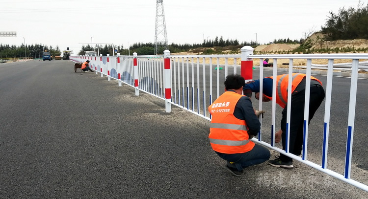 福建市政道路护栏、交通围栏安装(图1) 福建市政道路护栏、交通围栏安装(图1)