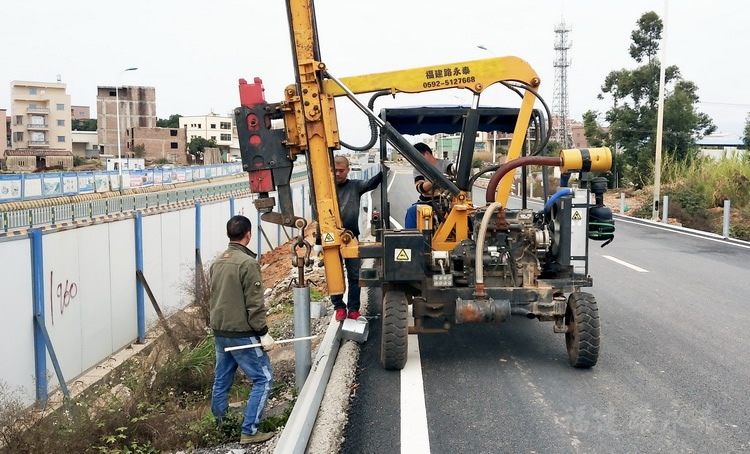 厦门、漳州、龙岩找波形护栏安装队,找pg·电子(中国电子)官方网站就对了(图1) 厦门、漳州、龙岩找波形护栏安装队,找pg·电子(中国电子)官方网站就对了(图1)