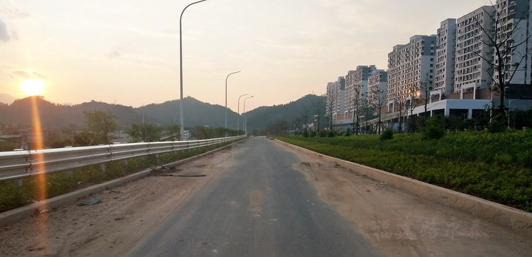 厦门加强型三波波形护栏安装工程项目(图3) 厦门加强型三波波形护栏安装工程项目(图3)