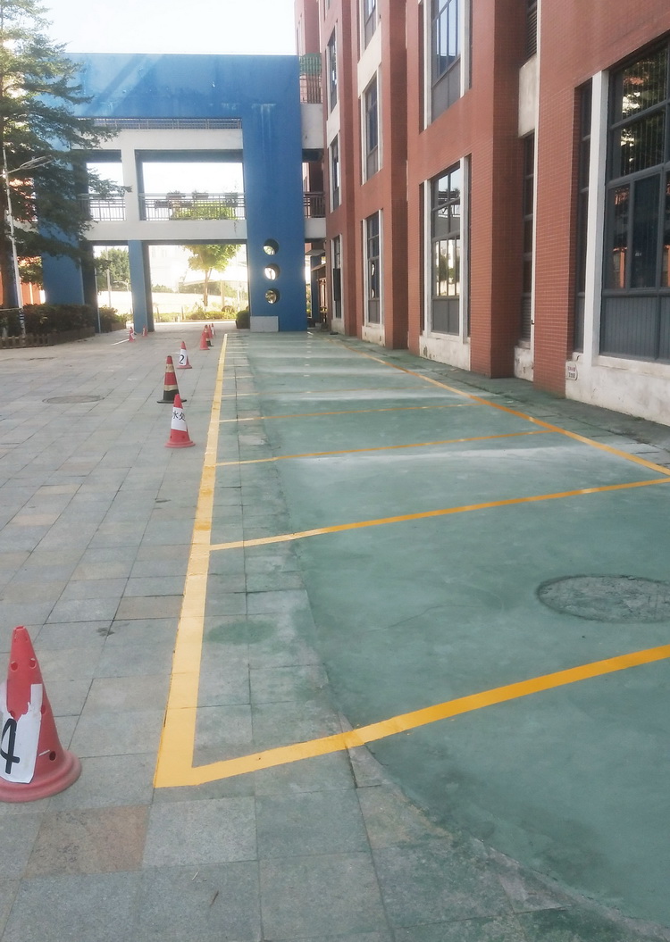 杏北小学地面停车位冷涂划线及厂区入口划线(图1) 杏北小学地面停车位冷涂划线及厂区入口划线(图1)
