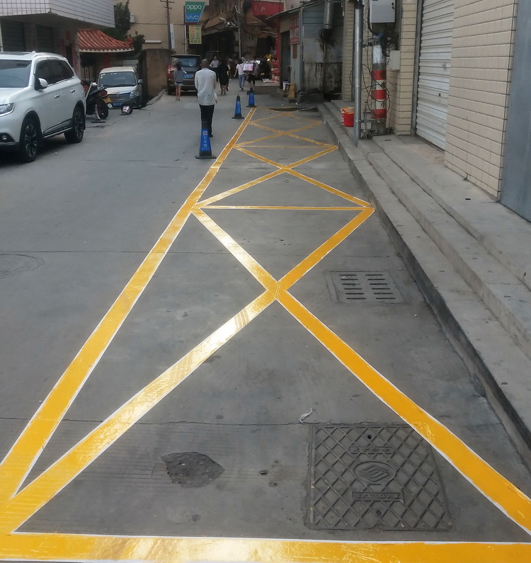 杏北小学地面停车位冷涂划线及厂区入口划线(图3) 杏北小学地面停车位冷涂划线及厂区入口划线(图3)